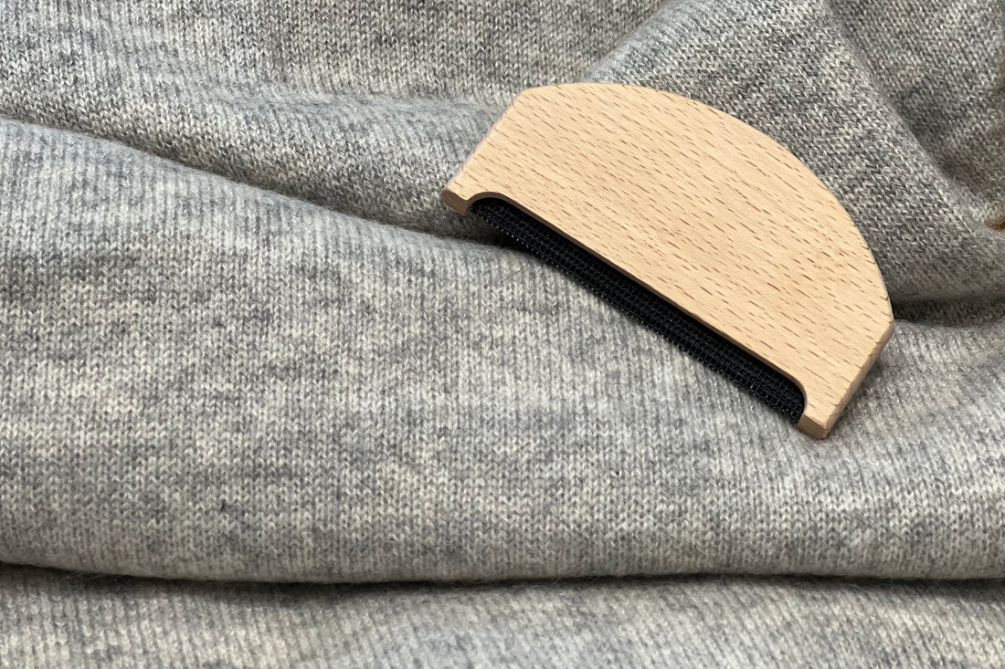 How to use a cashmere comb to remove pilling