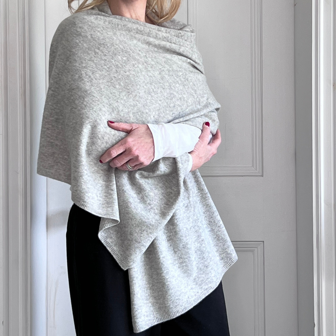 Woman wearing a grey cashmere
travel wrap