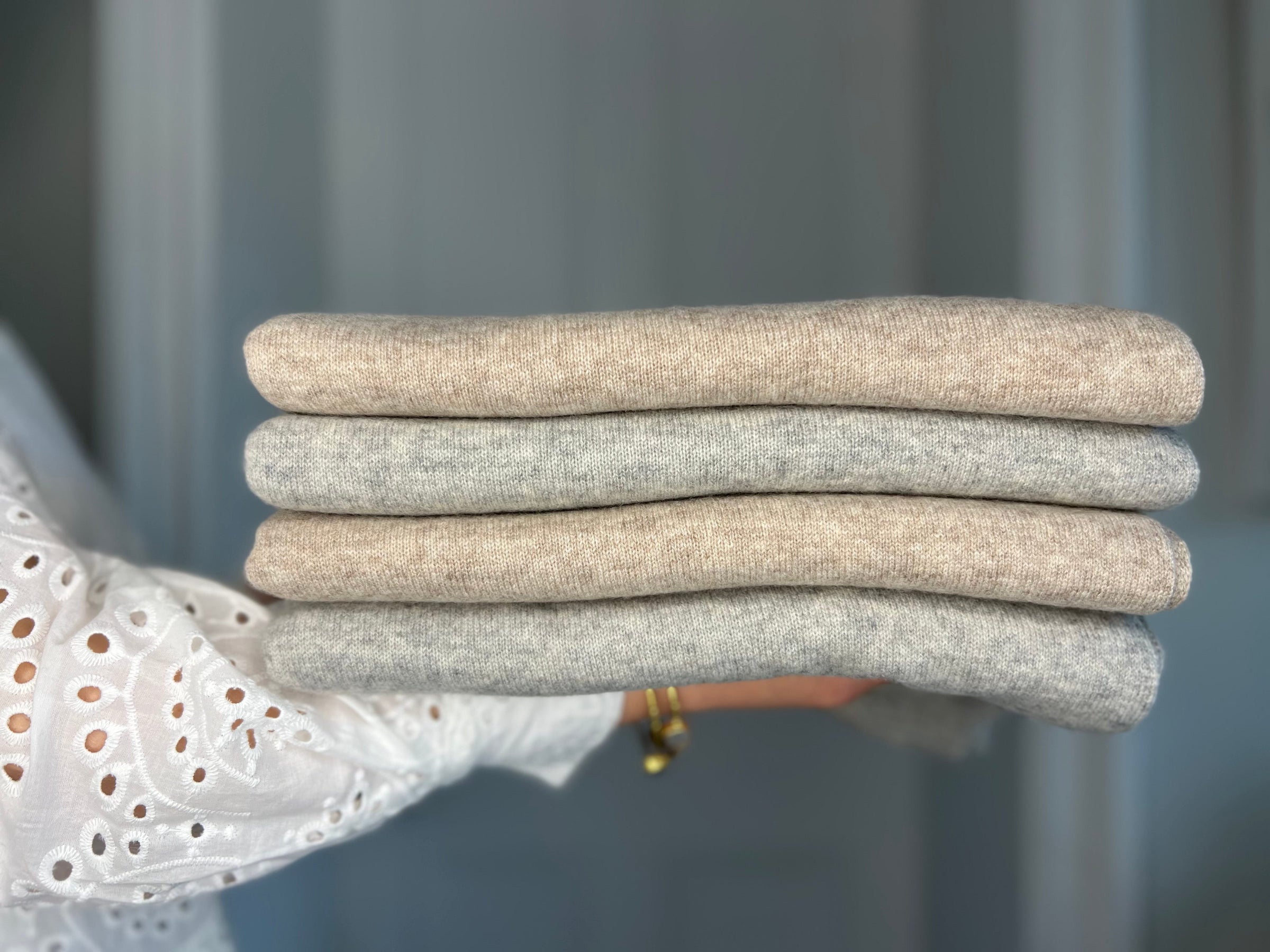 Grey and beige cashmere wraps